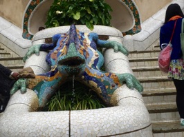 The dragon fountain, a very popular photo spot in the park.
