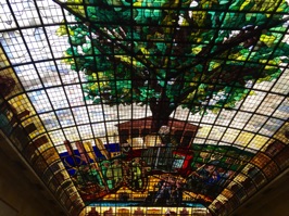 The ceiling memorializes the Tree of Guernica.