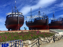 The three ships were created in memory  of Vital Alsar, sailor of Santander. There are three galleons he used for his expedition on the Atlantic Ocean, commemorating the expedition of Spanish explorer, Orellana.