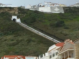 The Nazaré funicular, connecting lower and upper towns.